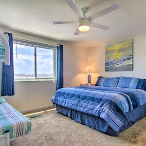 Holiday home Ocean Townhome, Deck With Canal Access!